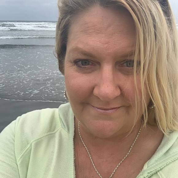 Meet your Posher, Pam - Picture 1 of 1